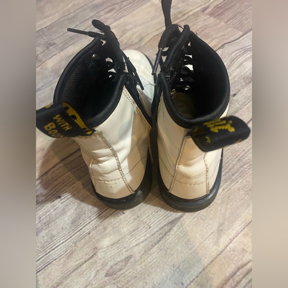 Dr. Martens Boots Youth 4 Combat Ankle Bootie White Faux Leather Lace Up Casual - Picture 6 of 6